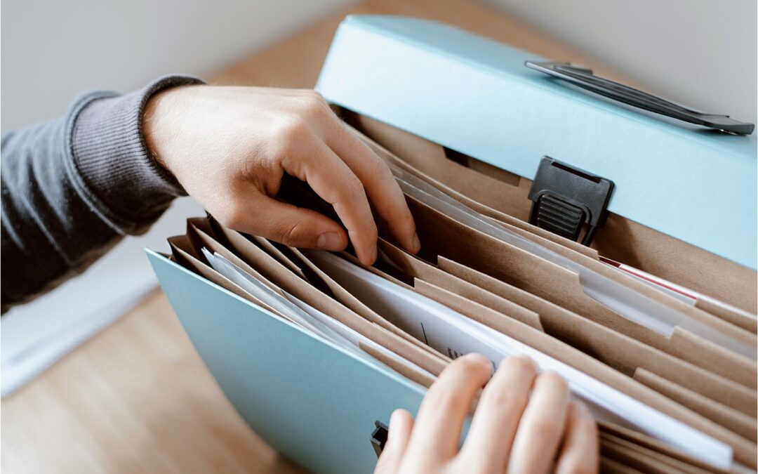 EMPREGO: Administrativo/a (bolsa de emprego)
